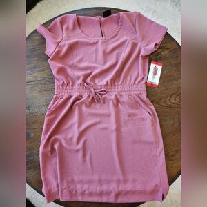 NWT 32° Cool Women's Dress in Decco Rose Size M